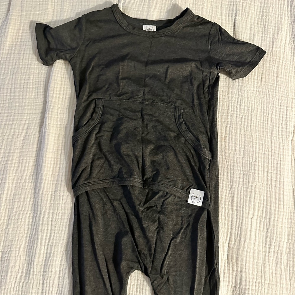 Ready Set Rompers. Front Opening. 2-3T - Picture 5 of 15